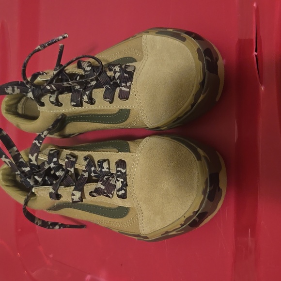 Vans - Picture 2 of 8